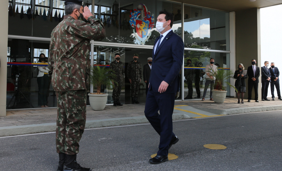 O Governador Carlos Massa Ratinho Junior recebe, nesta quinta-feira (24),  a medalha Exercito Brasileiro no Forte do Pinheirinho.  Curitiba, 24/09/2020. Foto: Geraldo Bubniak/AEN