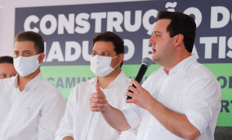 Cambé, na Região Metropolitana de Londrina, vai resolver um antigo problema logístico e de trânsito, além de fomentar um novo eixo de desenvolvimento para a cidade. Nesta quinta-feira (24), o governador Carlos Massa Ratinho Junior assinou a ordem de serviço para início imediato da construção do viaduto Bratislava, antiga reivindicação da população da região.