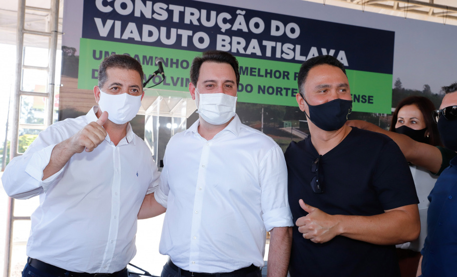 Cambé, na Região Metropolitana de Londrina, vai resolver um antigo problema logístico e de trânsito, além de fomentar um novo eixo de desenvolvimento para a cidade. Nesta quinta-feira (24), o governador Carlos Massa Ratinho Junior assinou a ordem de serviço para início imediato da construção do viaduto Bratislava, antiga reivindicação da população da região.