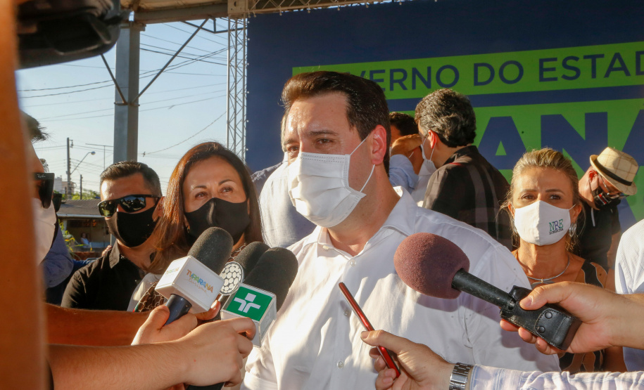 Após uma longa paralisação de cerca de seis anos, o Governo do Paraná vai retomar a obra do Centro Estadual de Educação Profissional de Ibiporã (CEEP-Ibiporã), na Região Norte.
A recuperação da construção atende a uma determinação do governador Carlos Massa Ratinho Junior, que visitou o local nesta quinta-feira (24) e assinou a ordem de serviço que permite a retomada imediata da obra.