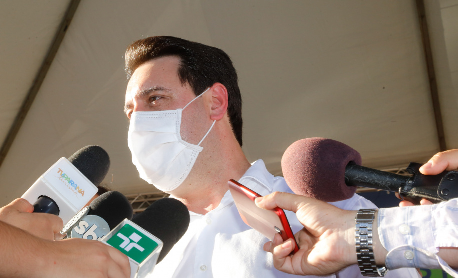 Após uma longa paralisação de cerca de seis anos, o Governo do Paraná vai retomar a obra do Centro Estadual de Educação Profissional de Ibiporã (CEEP-Ibiporã), na Região Norte.
A recuperação da construção atende a uma determinação do governador Carlos Massa Ratinho Junior, que visitou o local nesta quinta-feira (24) e assinou a ordem de serviço que permite a retomada imediata da obra.