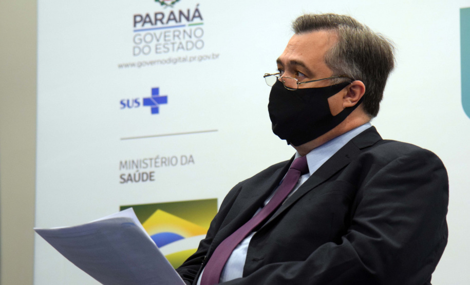 Mais médicos, mais cuidado e atenção à saúde mental da população e também melhor direcionamento aos serviços já disponíveis foram alguns dos assuntos tratados na reunião entre o secretário de Estado da Saúde, Beto Preto, e a equipe do Ministério da Saúde, que esteve em Curitiba nesta quinta-feira (24)Foto:SESA