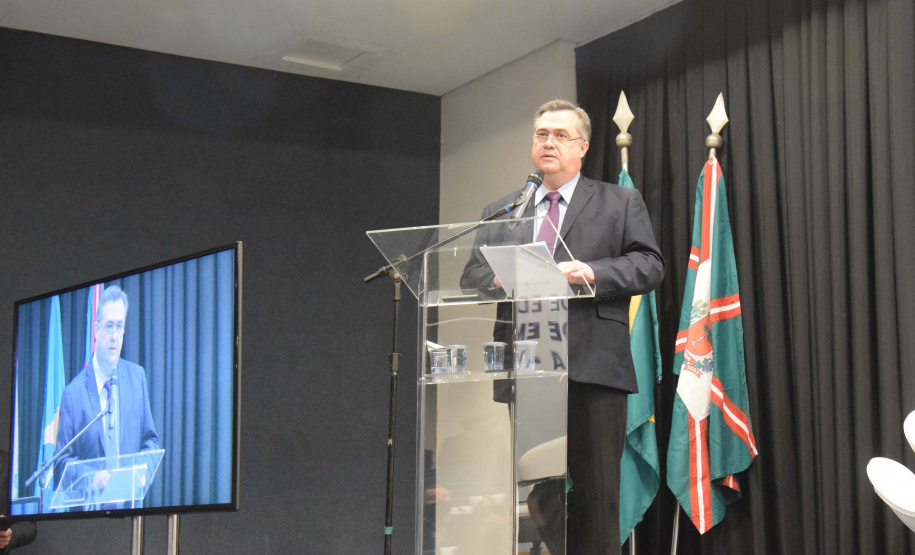 Mais médicos, mais cuidado e atenção à saúde mental da população e também melhor direcionamento aos serviços já disponíveis foram alguns dos assuntos tratados na reunião entre o secretário de Estado da Saúde, Beto Preto, e a equipe do Ministério da Saúde, que esteve em Curitiba nesta quinta-feira (24)Foto:SESA