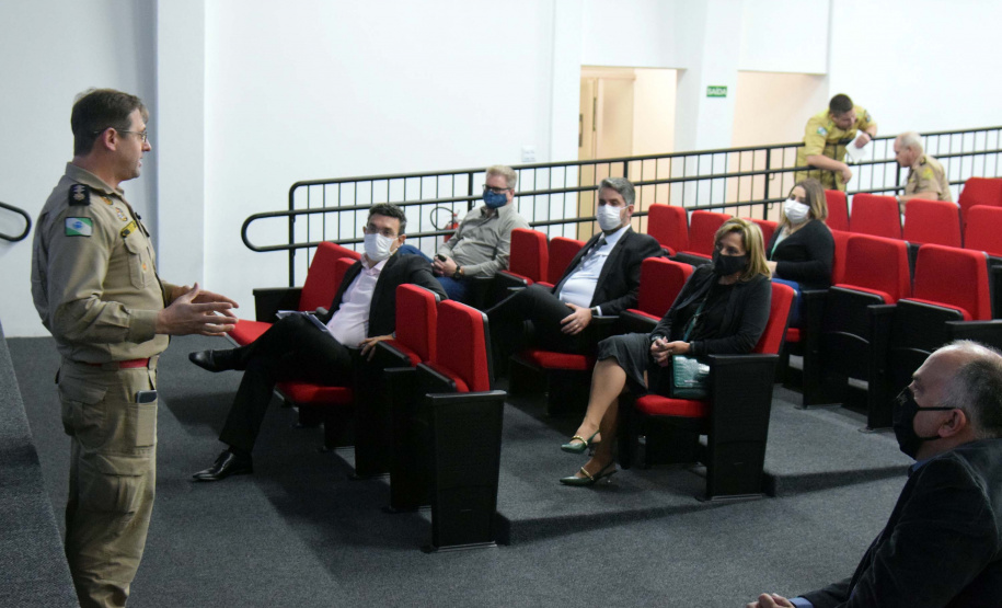 A Secretaria de Estado da Saúde discutiu nesta quinta-feira (24) com o Corpo de Bombeiros melhorias e adequações de segurança em hospitais do Paraná. A reunião, por determinação do secretário Beto Preto, foi na sede da instituição em Curitiba. Foto: Américo Antonio/SESA