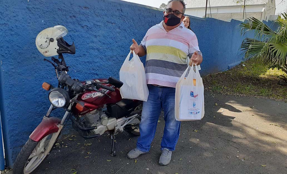 Escolas do Paraná usam moto para chamar estudantes durante a pandemia