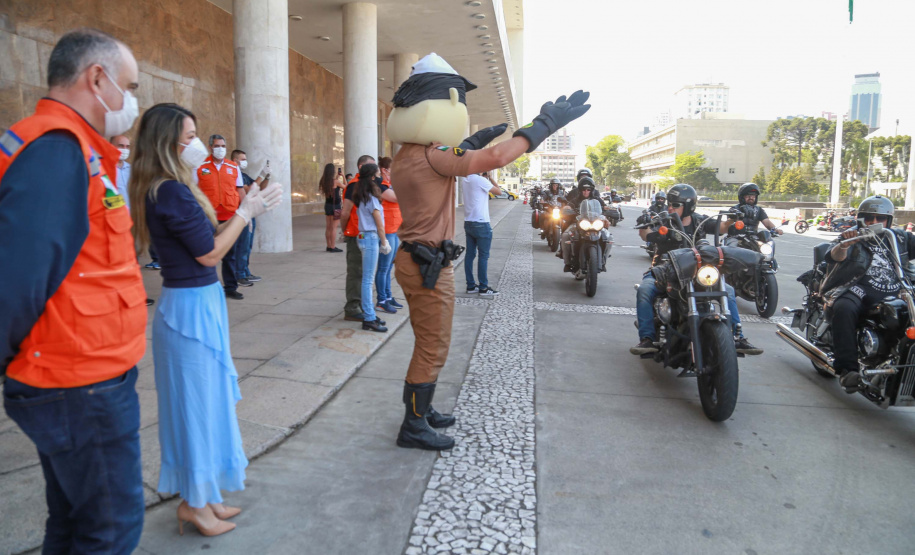 Drive-thru arrecadação de brinquedos PARANÁ PIÁ. Foto: Valdelino Pontes Paraná Piá supera expectativas em arrecadação de brinquedos
. Foto: Valdelino Pontes