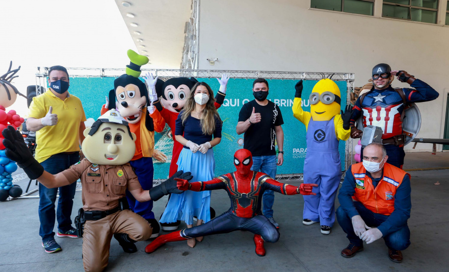 Drive-thru arrecadação de brinquedos PARANÁ PIÁ. Foto: Valdelino Pontes Paraná Piá supera expectativas em arrecadação de brinquedos
. Foto: Valdelino Pontes