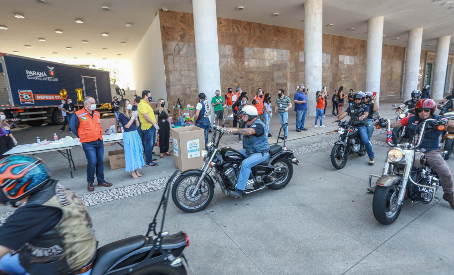Quem ainda não fez doação de brinquedos para a campanha Paraná Piá tem até segunda-feira (5) para contribuir e ajudar a levar alegria a crianças que estão em tratamento de saúde no Estado. A arrecadação teve início no dia 9 de setembro e já contou com a participação de servidores de diversas secretarias do Estado e também de pessoas e empresas de fora do governo. Foto: Valdelino Pontes