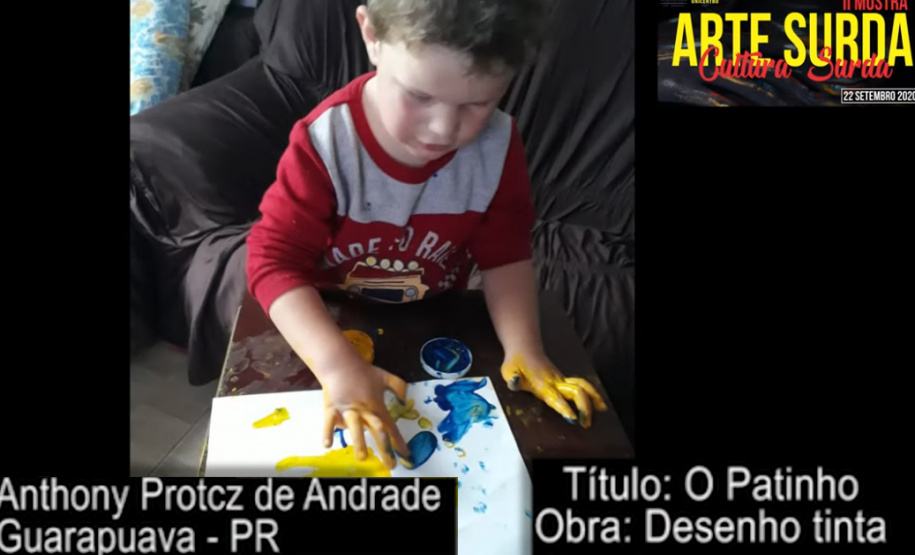 Em Guarapuava, na região oeste do estado, o CAS - Centro de Apoio ao Surdo e aos Profissionais de Educação de Surdos do Paraná, em parceria com a Universidade Estadual do Centr Oeste (Unicentro) - Campus Irati, organizou uma mostra de arte, com o tema ‘cultura surda’, como explica Jiane Ribeiro Cwick, coordenadora do CAS Regional Oeste Guarapuava