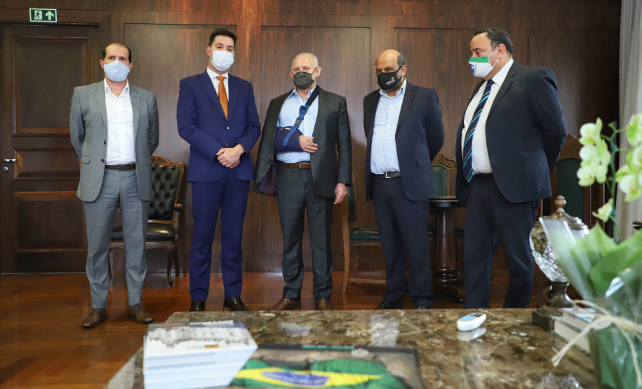 O Governo do Estado prevê queda de R$ 1,7 bilhão na arrecadação tributária e perdas de 2,5% nas transferências da União em 2021 em relação aos valores previstos no orçamento de 2020, o que vai exigir novo rigor orçamentário e controle ainda mais amplo sobre as contas públicas. Essas diretrizes constam no Projeto da Lei Orçamentária Anual (LOA), encaminhado nesta terça-feira (29) para a Assembleia Legislativa.