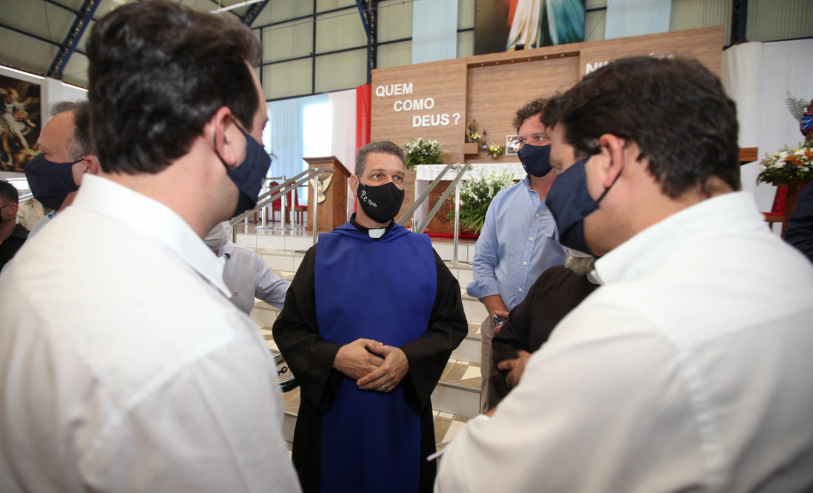 A cidade de Bandeirantes, no Norte Pioneiro, tem pouco mais de 30 mil habitantes, mas a população do município quase dobra no dia de São Miguel Arcanjo