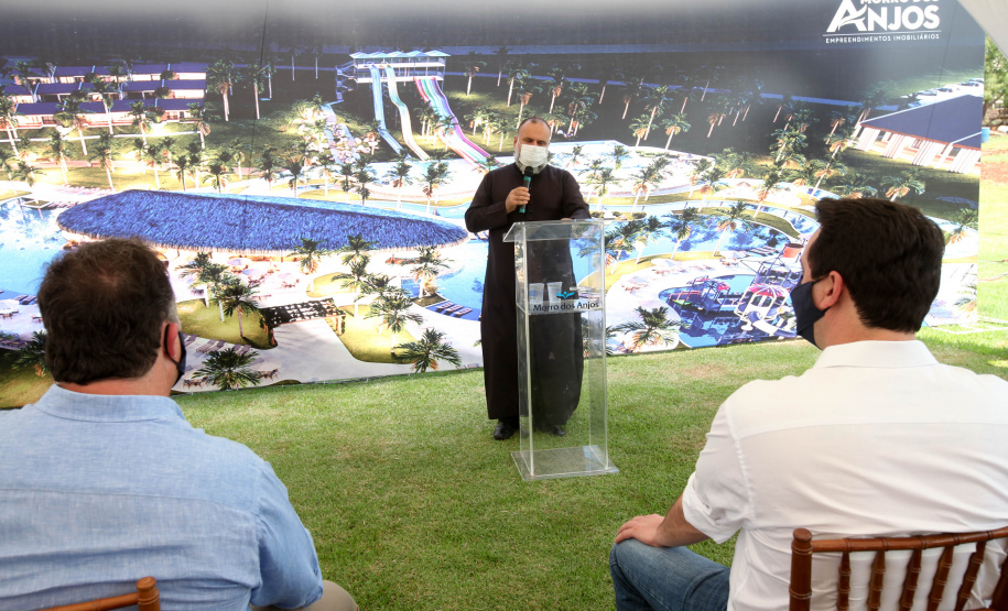A cidade de Bandeirantes, no Norte Pioneiro, tem pouco mais de 30 mil habitantes, mas a população do município quase dobra no dia de São Miguel Arcanjo