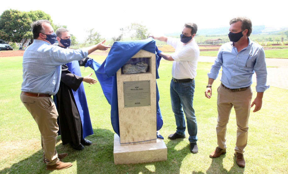 A cidade de Bandeirantes, no Norte Pioneiro, tem pouco mais de 30 mil habitantes, mas a população do município quase dobra no dia de São Miguel Arcanjo