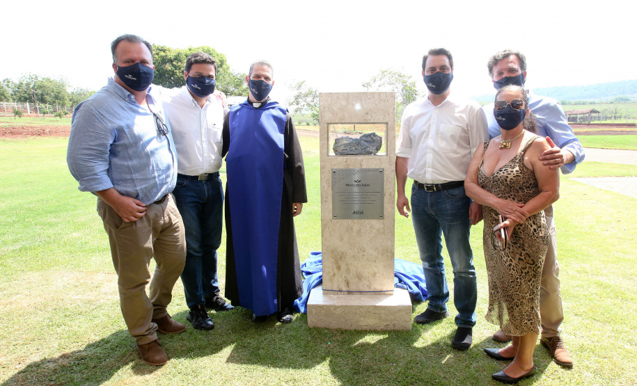 A cidade de Bandeirantes, no Norte Pioneiro, tem pouco mais de 30 mil habitantes, mas a população do município quase dobra no dia de São Miguel Arcanjo