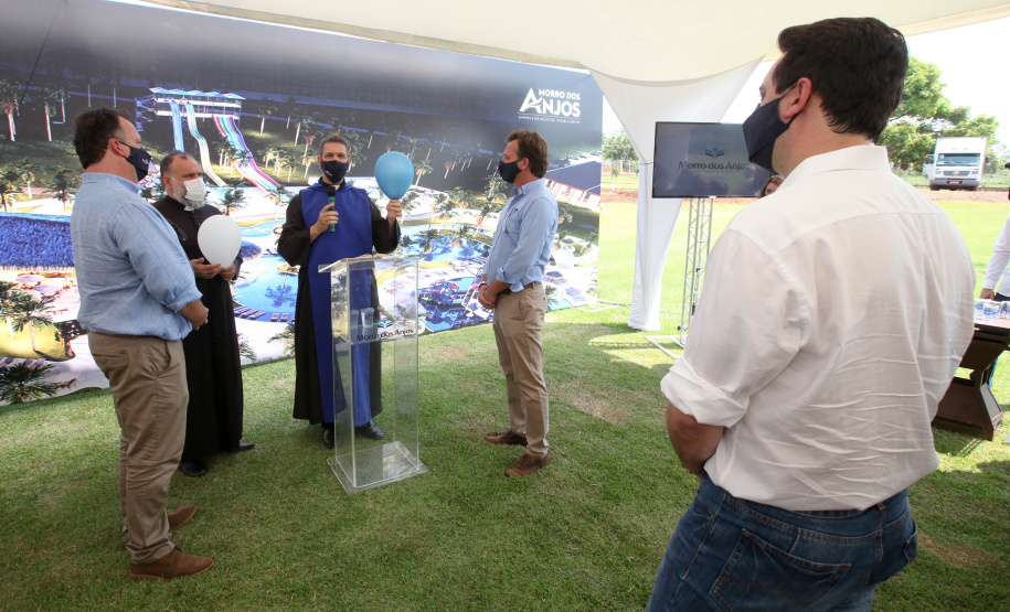 A cidade de Bandeirantes, no Norte Pioneiro, tem pouco mais de 30 mil habitantes, mas a população do município quase dobra no dia de São Miguel Arcanjo