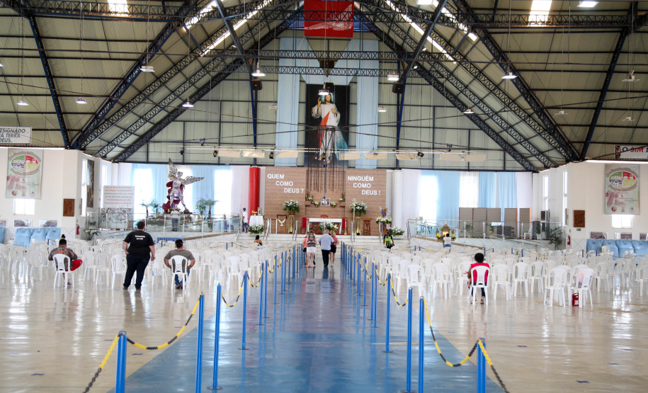A cidade de Bandeirantes, no Norte Pioneiro, tem pouco mais de 30 mil habitantes, mas a população do município quase dobra no dia de São Miguel Arcanjo