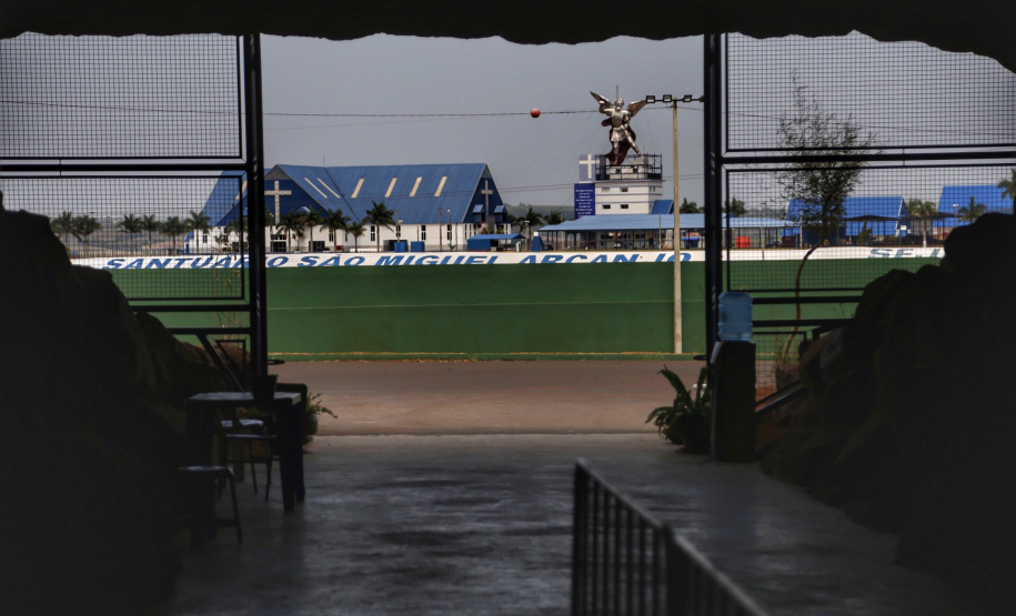 A cidade de Bandeirantes, no Norte Pioneiro, tem pouco mais de 30 mil habitantes, mas a população do município quase dobra no dia de São Miguel Arcanjo