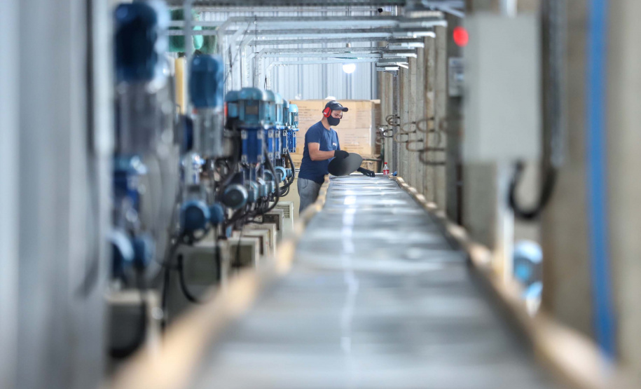 Os setores que mais se destacaram em agosto no Paraná foram da indústria de transformação, com 6.993 empregos criados. Na sequência, destaque para o comércio (3.914), serviços (2.843), construção civil (2.678), agricultura (493) e indústrias de utilidade pública (140). Foto: José Fernando Ogura/AEN