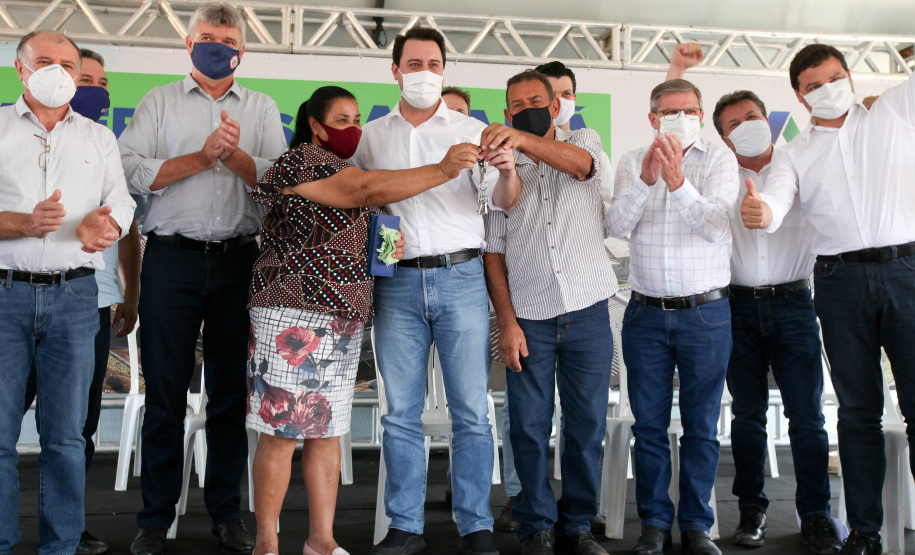 O 1º de outubro é o Dia do Idoso, data que busca fomentar a proteção e atenção com a população da terceira idade. No Paraná, as políticas públicas voltadas a este segmento ganham cada vez mais força. Nesta quinta-feira (01), o governador Carlos Massa Ratinho Junior entregou, em Jaguariaíva, nos Campos Gerais, o primeiro condomínio exclusivo para idosos do Estado.. Foto: Ari Dias/AEN