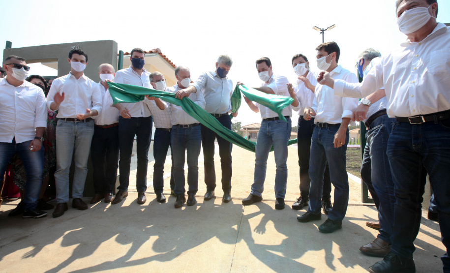 O 1º de outubro é o Dia do Idoso, data que busca fomentar a proteção e atenção com a população da terceira idade. No Paraná, as políticas públicas voltadas a este segmento ganham cada vez mais força. Nesta quinta-feira (01), o governador Carlos Massa Ratinho Junior entregou, em Jaguariaíva, nos Campos Gerais, o primeiro condomínio exclusivo para idosos do Estado.. Foto: Ari Dias/AEN