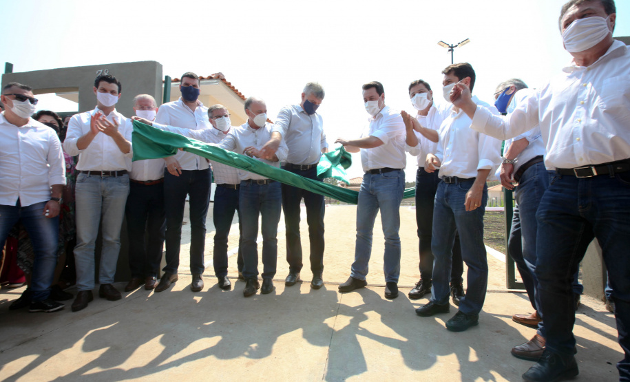 O 1º de outubro é o Dia do Idoso, data que busca fomentar a proteção e atenção com a população da terceira idade. No Paraná, as políticas públicas voltadas a este segmento ganham cada vez mais força. Nesta quinta-feira (01), o governador Carlos Massa Ratinho Junior entregou, em Jaguariaíva, nos Campos Gerais, o primeiro condomínio exclusivo para idosos do Estado.. Foto: Ari Dias/AEN