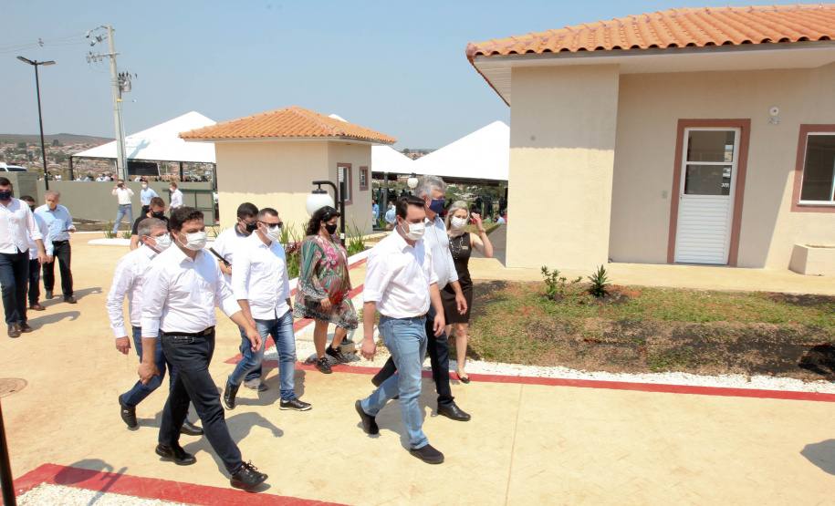 O 1º de outubro é o Dia do Idoso, data que busca fomentar a proteção e atenção com a população da terceira idade. No Paraná, as políticas públicas voltadas a este segmento ganham cada vez mais força. Nesta quinta-feira (01), o governador Carlos Massa Ratinho Junior entregou, em Jaguariaíva, nos Campos Gerais, o primeiro condomínio exclusivo para idosos do Estado.. Foto: Ari Dias/AEN