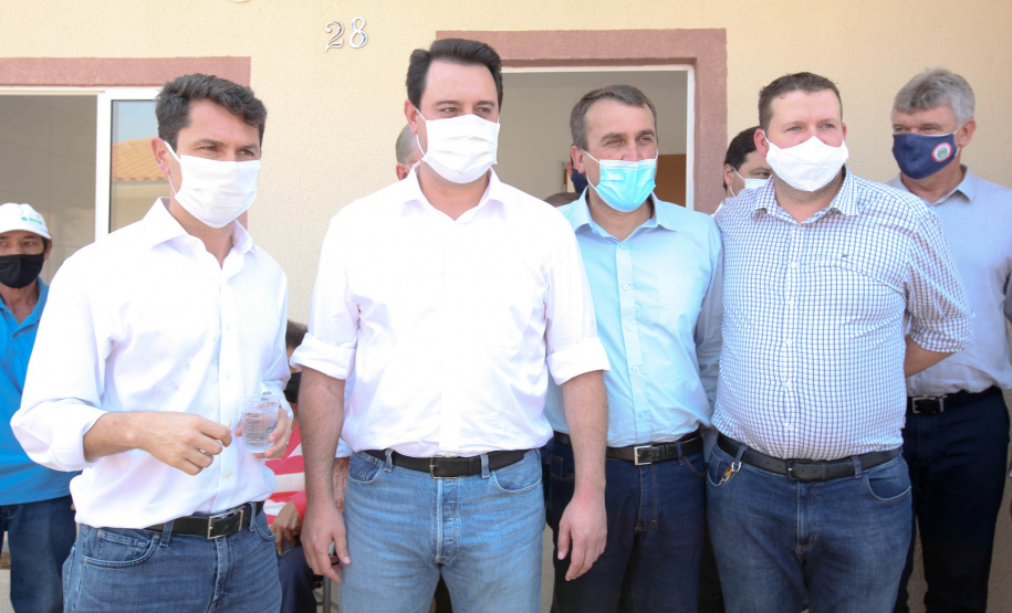 O 1º de outubro é o Dia do Idoso, data que busca fomentar a proteção e atenção com a população da terceira idade. No Paraná, as políticas públicas voltadas a este segmento ganham cada vez mais força. Nesta quinta-feira (01), o governador Carlos Massa Ratinho Junior entregou, em Jaguariaíva, nos Campos Gerais, o primeiro condomínio exclusivo para idosos do Estado.. Foto: Ari Dias/AEN