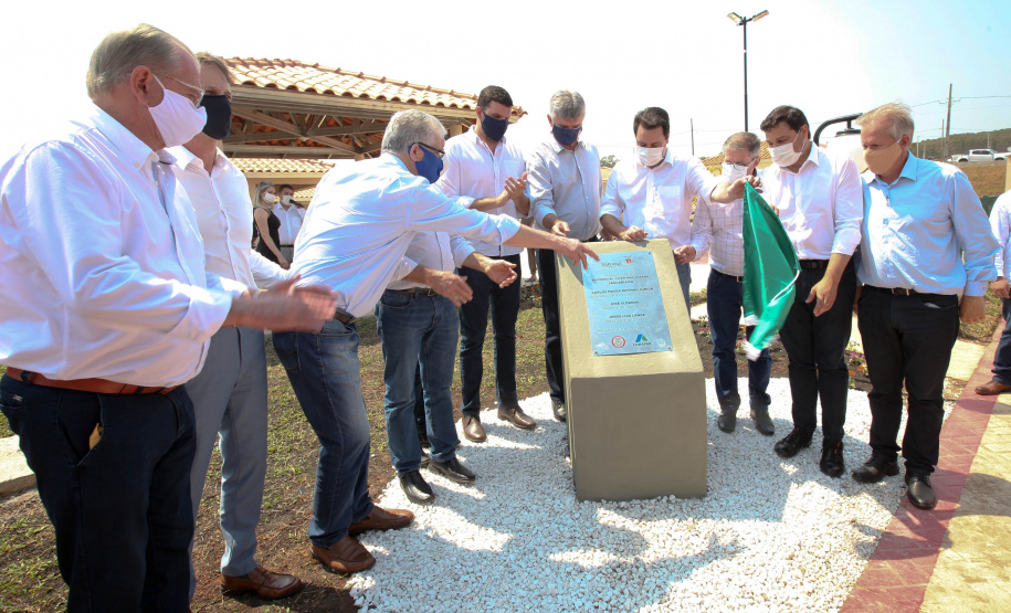 O 1º de outubro é o Dia do Idoso, data que busca fomentar a proteção e atenção com a população da terceira idade. No Paraná, as políticas públicas voltadas a este segmento ganham cada vez mais força. Nesta quinta-feira (01), o governador Carlos Massa Ratinho Junior entregou, em Jaguariaíva, nos Campos Gerais, o primeiro condomínio exclusivo para idosos do Estado.. Foto: Ari Dias/AEN