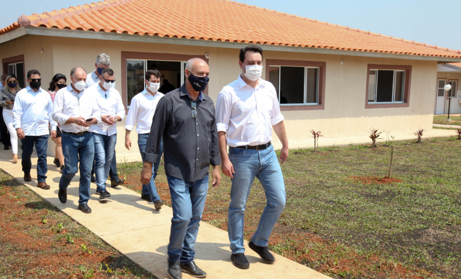 O 1º de outubro é o Dia do Idoso, data que busca fomentar a proteção e atenção com a população da terceira idade. No Paraná, as políticas públicas voltadas a este segmento ganham cada vez mais força. Nesta quinta-feira (01), o governador Carlos Massa Ratinho Junior entregou, em Jaguariaíva, nos Campos Gerais, o primeiro condomínio exclusivo para idosos do Estado.. Foto: Ari Dias/AEN