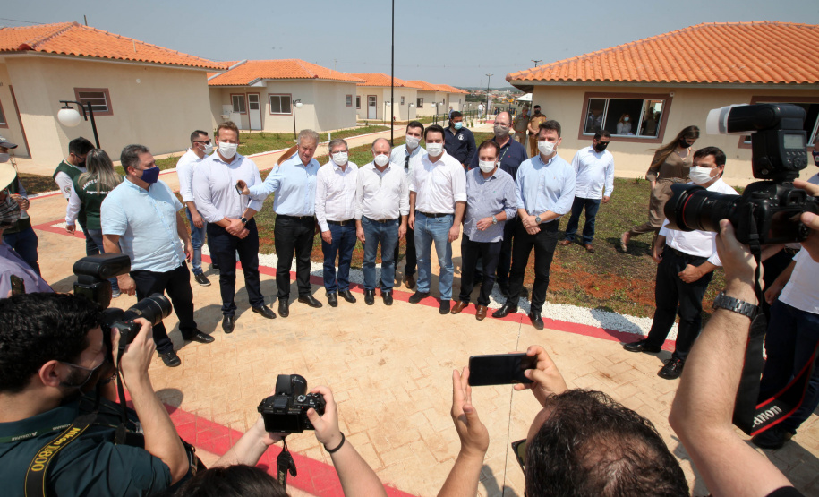 O 1º de outubro é o Dia do Idoso, data que busca fomentar a proteção e atenção com a população da terceira idade. No Paraná, as políticas públicas voltadas a este segmento ganham cada vez mais força. Nesta quinta-feira (01), o governador Carlos Massa Ratinho Junior entregou, em Jaguariaíva, nos Campos Gerais, o primeiro condomínio exclusivo para idosos do Estado.. Foto: Ari Dias/AEN