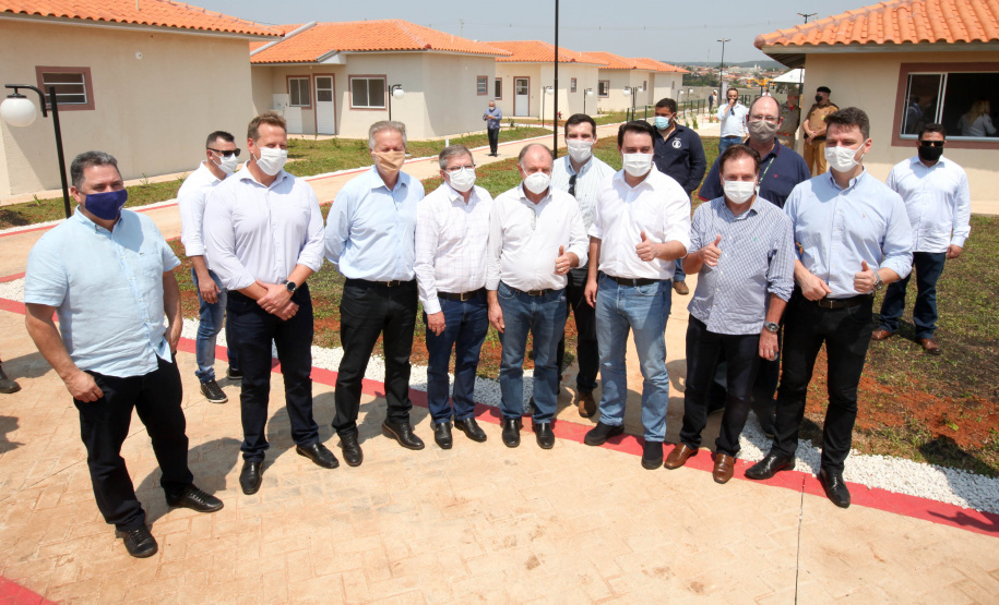 O 1º de outubro é o Dia do Idoso, data que busca fomentar a proteção e atenção com a população da terceira idade. No Paraná, as políticas públicas voltadas a este segmento ganham cada vez mais força. Nesta quinta-feira (01), o governador Carlos Massa Ratinho Junior entregou, em Jaguariaíva, nos Campos Gerais, o primeiro condomínio exclusivo para idosos do Estado.. Foto: Ari Dias/AEN