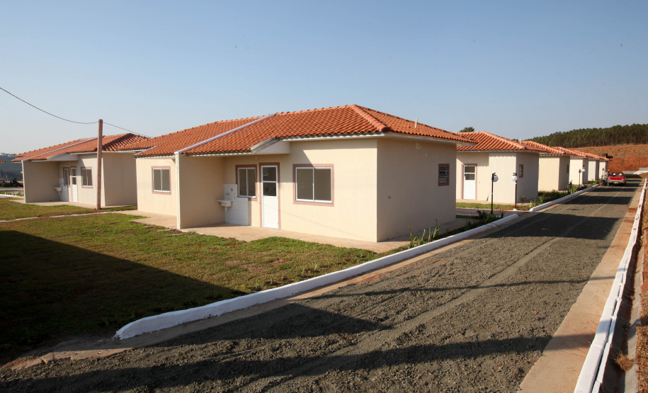 O 1º de outubro é o Dia do Idoso, data que busca fomentar a proteção e atenção com a população da terceira idade. No Paraná, as políticas públicas voltadas a este segmento ganham cada vez mais força. Nesta quinta-feira (01), o governador Carlos Massa Ratinho Junior entregou, em Jaguariaíva, nos Campos Gerais, o primeiro condomínio exclusivo para idosos do Estado.. Foto: Ari Dias/AEN