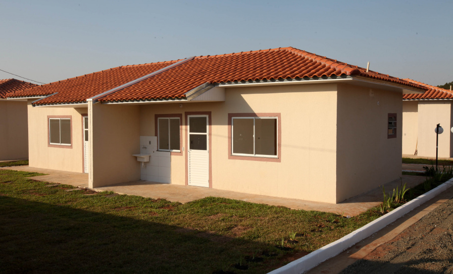 O 1º de outubro é o Dia do Idoso, data que busca fomentar a proteção e atenção com a população da terceira idade. No Paraná, as políticas públicas voltadas a este segmento ganham cada vez mais força. Nesta quinta-feira (01), o governador Carlos Massa Ratinho Junior entregou, em Jaguariaíva, nos Campos Gerais, o primeiro condomínio exclusivo para idosos do Estado.. Foto: Ari Dias/AEN