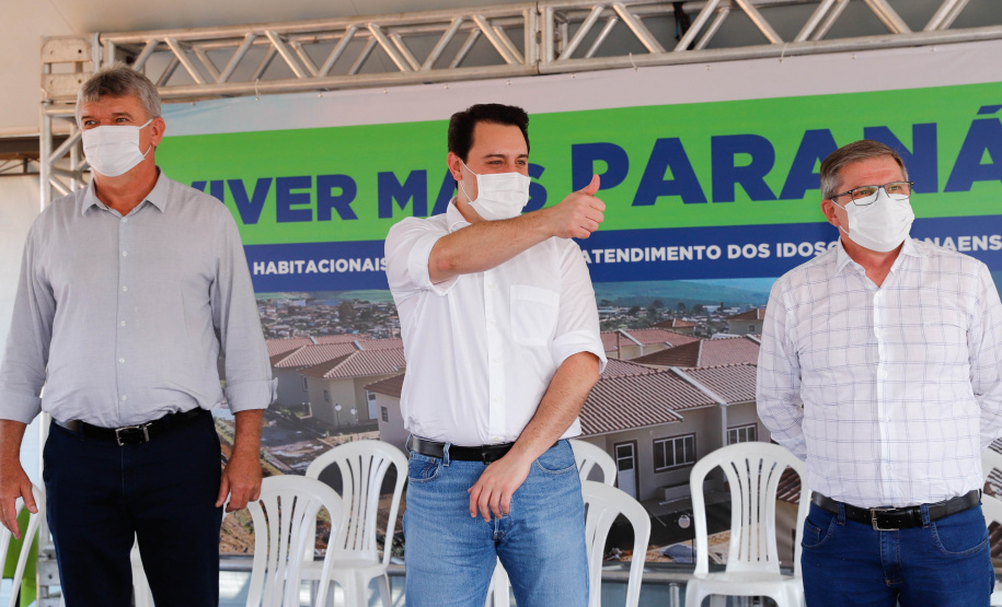 O 1º de outubro é o Dia do Idoso, data que busca fomentar a proteção e atenção com a população da terceira idade. No Paraná, as políticas públicas voltadas a este segmento ganham cada vez mais força. Nesta quinta-feira (01), o governador Carlos Massa Ratinho Junior entregou, em Jaguariaíva, nos Campos Gerais, o primeiro condomínio exclusivo para idosos do Estado.