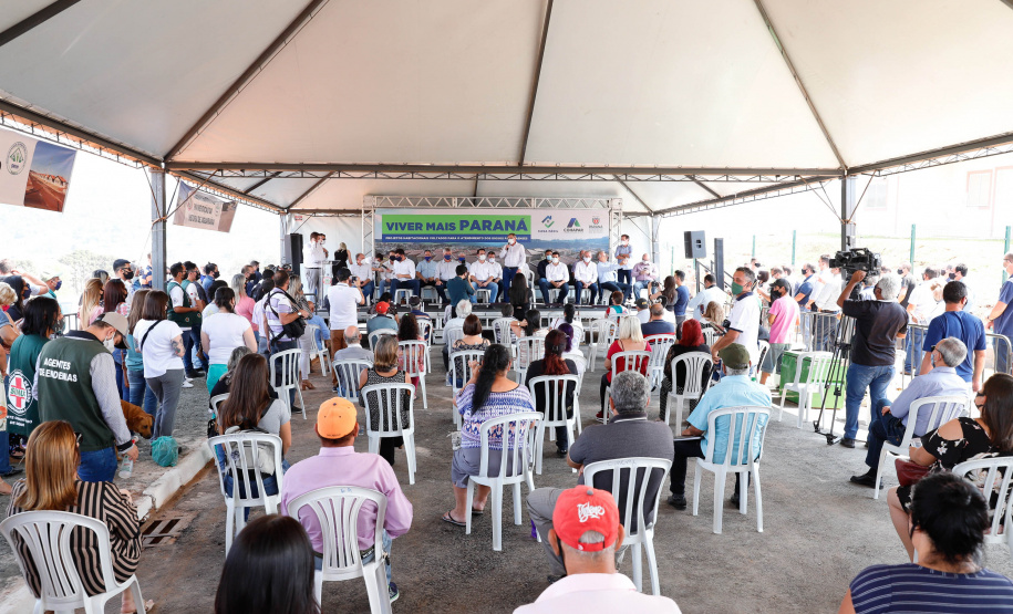 O 1º de outubro é o Dia do Idoso, data que busca fomentar a proteção e atenção com a população da terceira idade. No Paraná, as políticas públicas voltadas a este segmento ganham cada vez mais força. Nesta quinta-feira (01), o governador Carlos Massa Ratinho Junior entregou, em Jaguariaíva, nos Campos Gerais, o primeiro condomínio exclusivo para idosos do Estado.