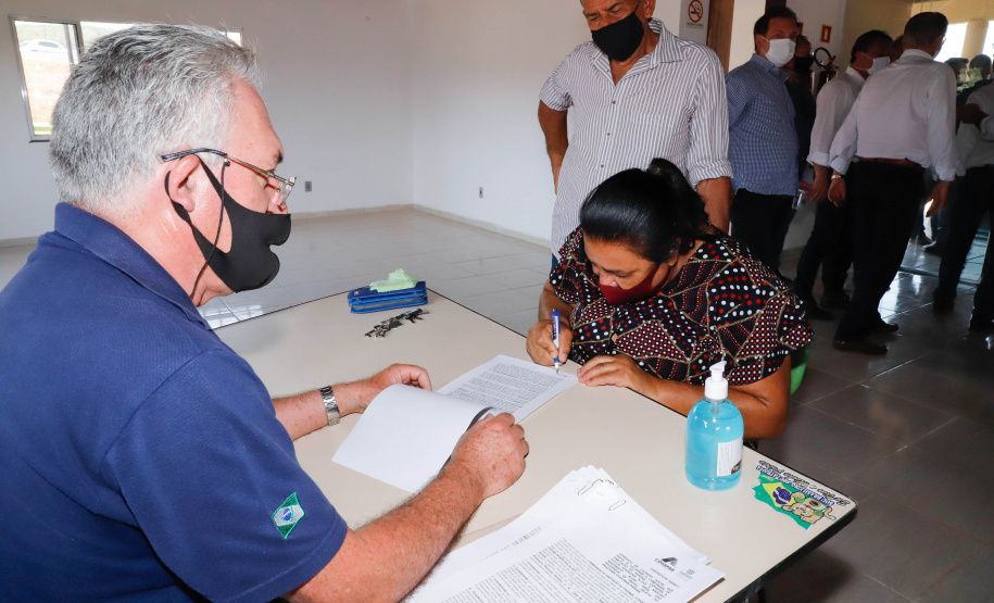 O 1º de outubro é o Dia do Idoso, data que busca fomentar a proteção e atenção com a população da terceira idade. No Paraná, as políticas públicas voltadas a este segmento ganham cada vez mais força. Nesta quinta-feira (01), o governador Carlos Massa Ratinho Junior entregou, em Jaguariaíva, nos Campos Gerais, o primeiro condomínio exclusivo para idosos do Estado.