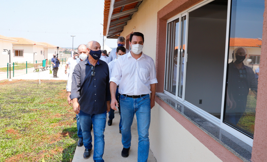 O 1º de outubro é o Dia do Idoso, data que busca fomentar a proteção e atenção com a população da terceira idade. No Paraná, as políticas públicas voltadas a este segmento ganham cada vez mais força. Nesta quinta-feira (01), o governador Carlos Massa Ratinho Junior entregou, em Jaguariaíva, nos Campos Gerais, o primeiro condomínio exclusivo para idosos do Estado.