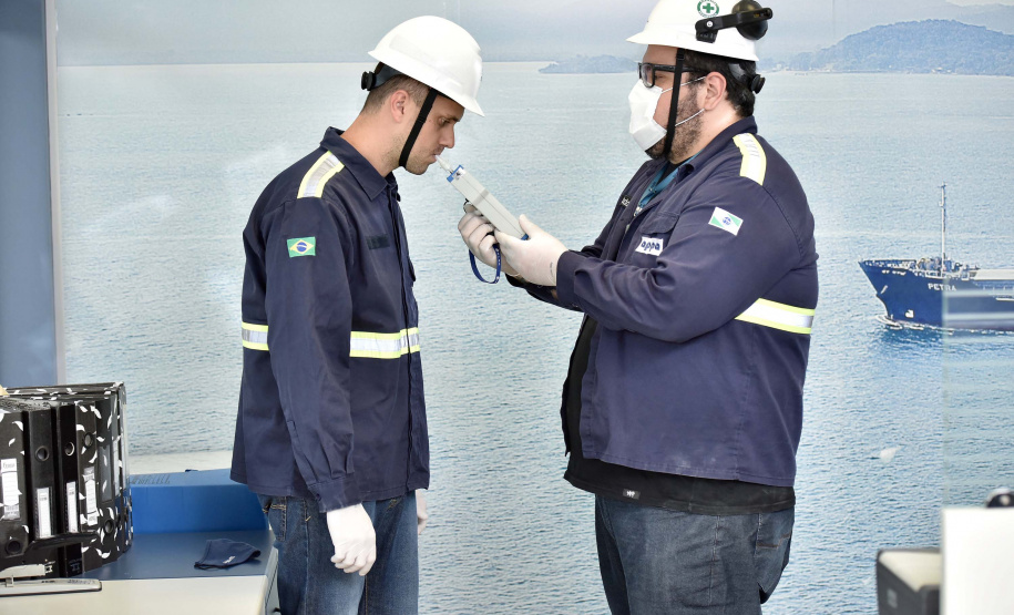 Portos do Paraná implanta teste do bafômetro na faixa portuária.