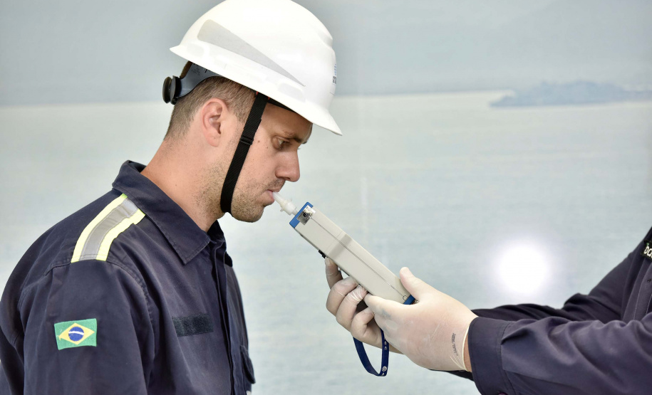 Portos do Paraná implanta teste do bafômetro na faixa portuária.