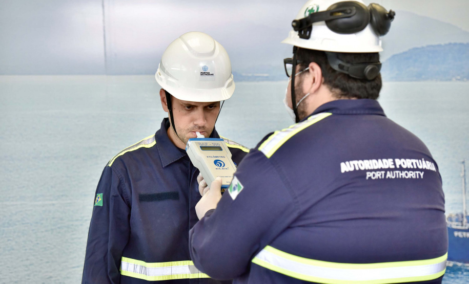 Portos do Paraná implanta teste do bafômetro na faixa portuária.