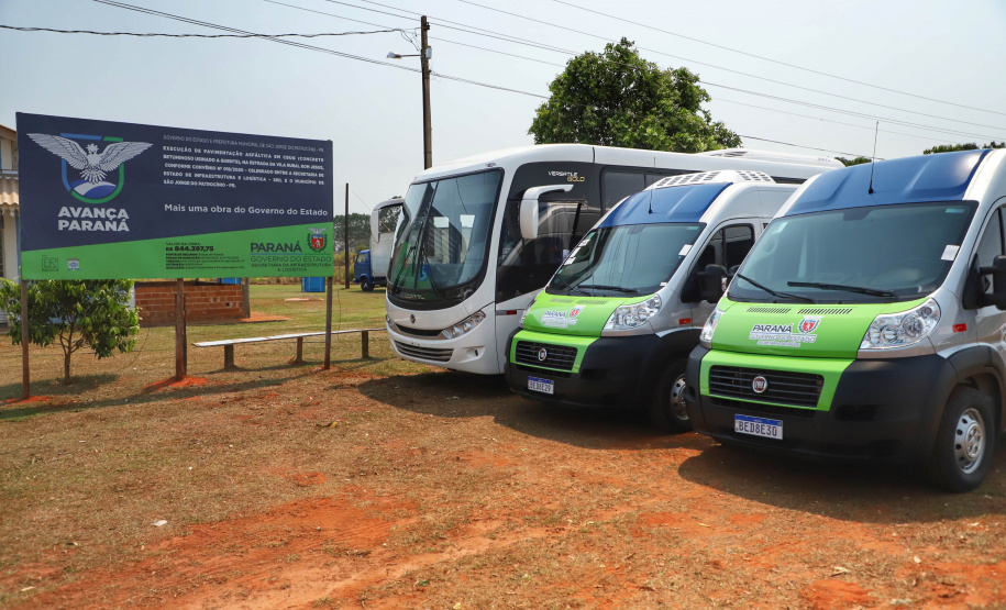 O governador Carlos Massa Ratinho Junior inaugurou nesta quinta-feira (1º) a pavimentação asfáltica da Estrada São Manoel, em São Jorge do Patrocínio, na região Noroeste, e anunciou novos investimentos para o município em pavimentações urbanas e de estradas rurais, veículos e iluminação pública.  Foto: Jose Fernando Ogura/AEN