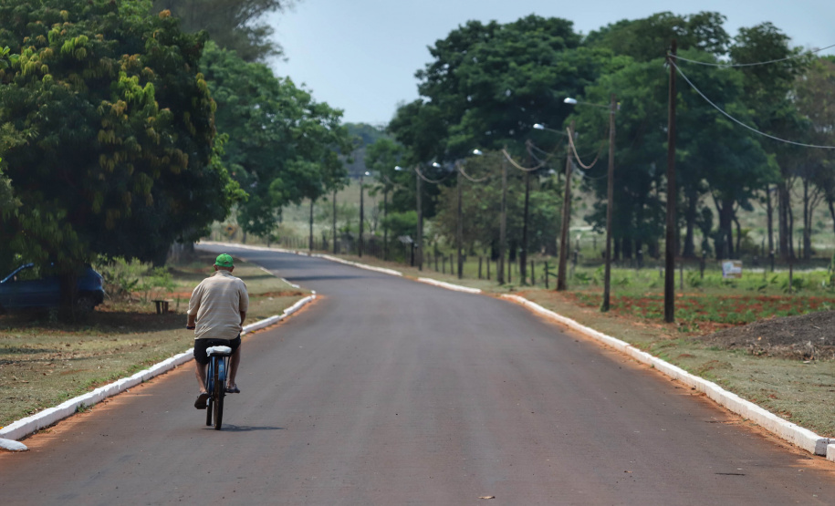 O governador Carlos Massa Ratinho Junior inaugurou nesta quinta-feira (1º) a pavimentação asfáltica da Estrada São Manoel, em São Jorge do Patrocínio, na região Noroeste, e anunciou novos investimentos para o município em pavimentações urbanas e de estradas rurais, veículos e iluminação pública.  Foto: Jose Fernando Ogura/AEN