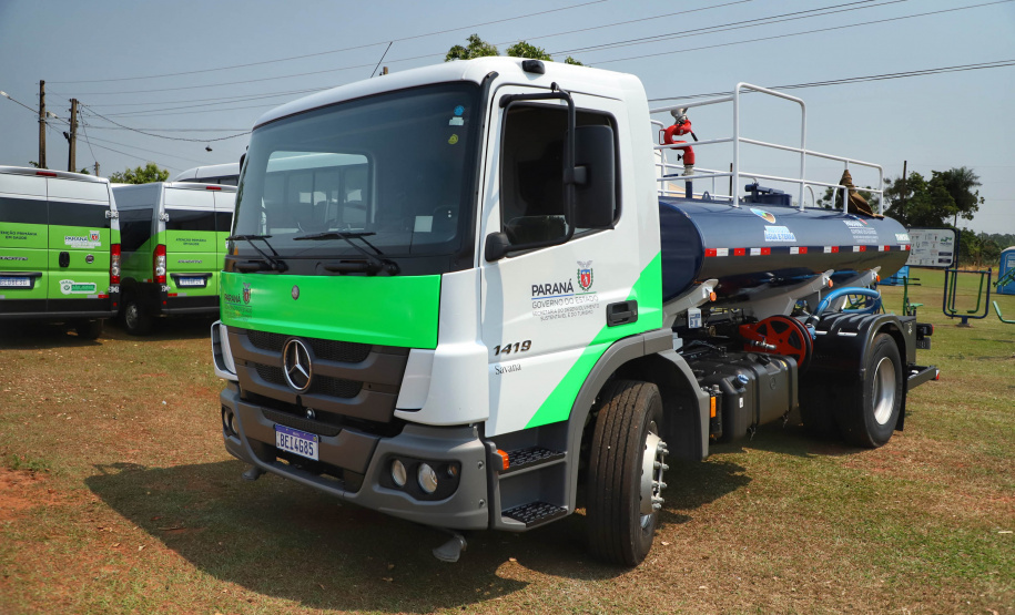 O governador Carlos Massa Ratinho Junior inaugurou nesta quinta-feira (1º) a pavimentação asfáltica da Estrada São Manoel, em São Jorge do Patrocínio, na região Noroeste, e anunciou novos investimentos para o município em pavimentações urbanas e de estradas rurais, veículos e iluminação pública.  Foto: Jose Fernando Ogura/AEN