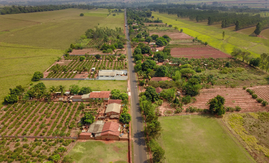 O governador Carlos Massa Ratinho Junior inaugurou nesta quinta-feira (1º) a pavimentação asfáltica da Estrada São Manoel, em São Jorge do Patrocínio, na região Noroeste, e anunciou novos investimentos para o município em pavimentações urbanas e de estradas rurais, veículos e iluminação pública.  Foto: Jose Fernando Ogura/AEN