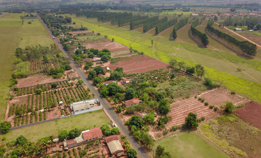 O governador Carlos Massa Ratinho Junior inaugurou nesta quinta-feira (1º) a pavimentação asfáltica da Estrada São Manoel, em São Jorge do Patrocínio, na região Noroeste, e anunciou novos investimentos para o município em pavimentações urbanas e de estradas rurais, veículos e iluminação pública.  Foto: Jose Fernando Ogura/AEN