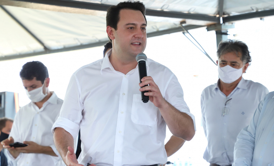 O governador Carlos Massa Ratinho Junior inaugurou nesta quinta-feira (1º) a pavimentação asfáltica da Estrada São Manoel, em São Jorge do Patrocínio, na região Noroeste, e anunciou novos investimentos para o município em pavimentações urbanas e de estradas rurais, veículos e iluminação pública.  Foto: Jose Fernando Ogura/AEN