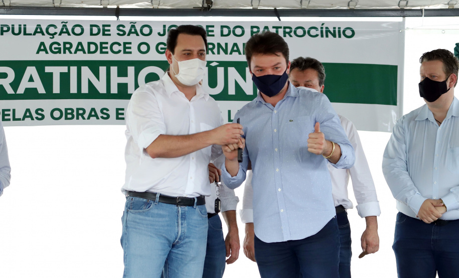 O governador Carlos Massa Ratinho Junior inaugurou nesta quinta-feira (1º) a pavimentação asfáltica da Estrada São Manoel, em São Jorge do Patrocínio, na região Noroeste, e anunciou novos investimentos para o município em pavimentações urbanas e de estradas rurais, veículos e iluminação pública.  Foto: Jose Fernando Ogura/AEN