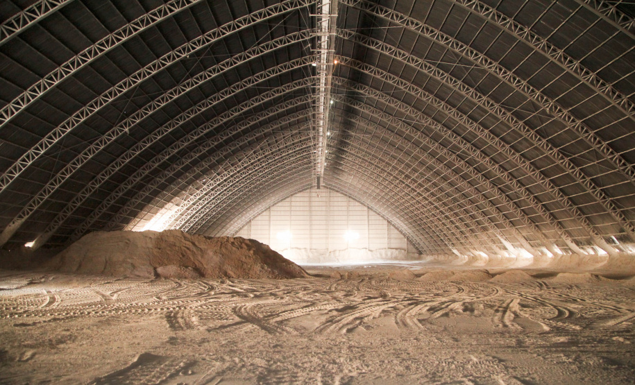 Empresas de cal e calcário geram cerca de 3 mil empregos diretos.A Calpar Comércio de Calcário é maior produtora do país e está localizada em Castro, nos Campos Gerais.  Foto: Ari Dias/AEN.