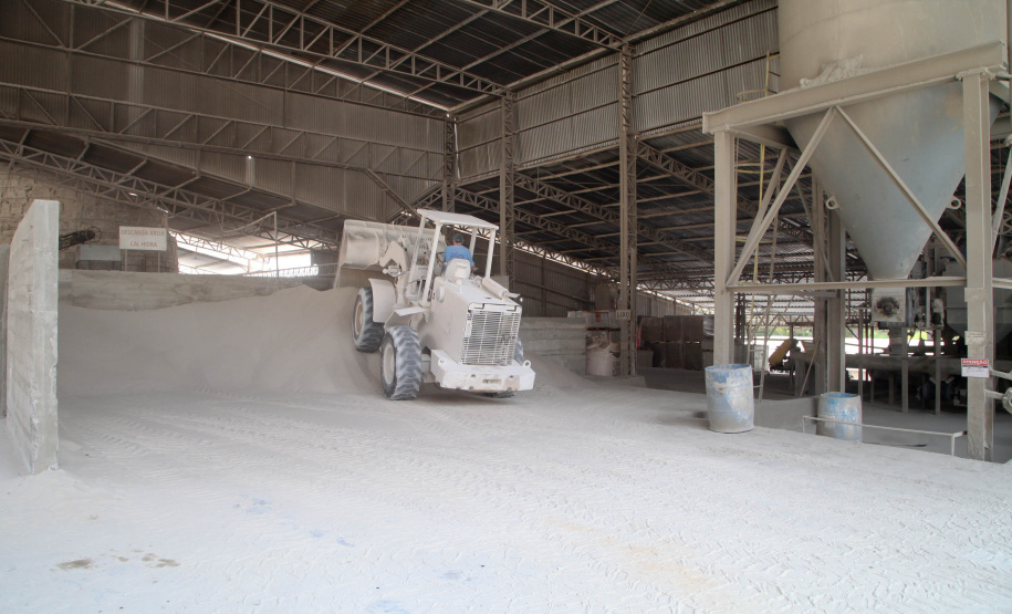 Empresas de cal e calcário geram cerca de 3 mil empregos diretos.  Foto: Ari Dias/AEN.