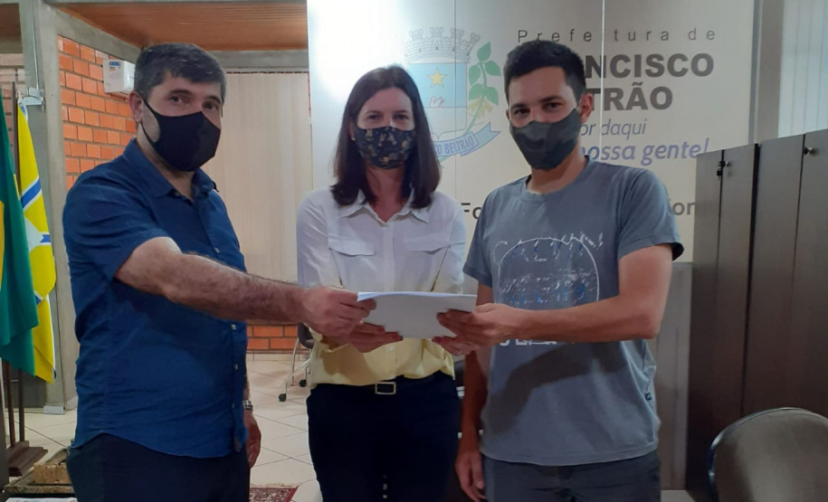 Empreendedor de Francisco Beltrão contratou financiamento para instalar painéis de energia solar para reduzir os gastos com energia elétrica, que impactam no custo de produção.
Foto: Fomento